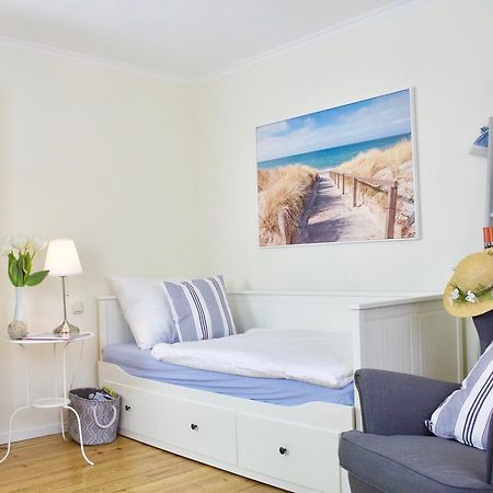 Strandnahe Fewo Mit 3 Schlafzimmern Und Balkon, Villa Vergissmeinnicht 02, Binz Bagian luar foto