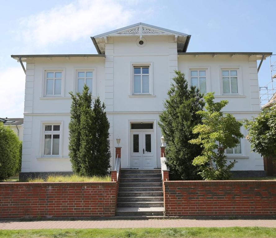 Strandnahe Fewo Mit 3 Schlafzimmern Und Balkon, Villa Vergissmeinnicht 02, Binz Bagian luar foto