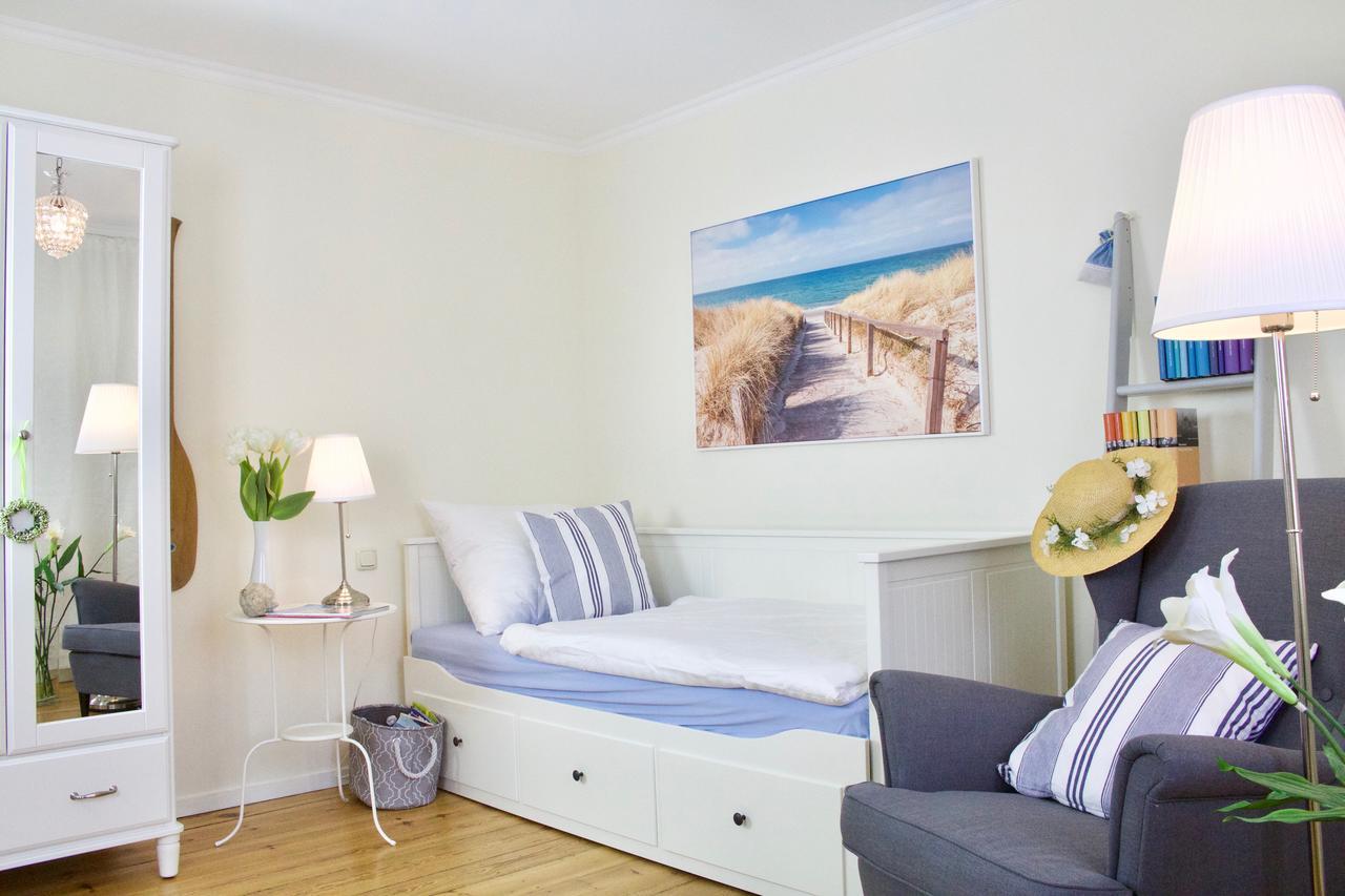 Strandnahe Fewo Mit 3 Schlafzimmern Und Balkon, Villa Vergissmeinnicht 02, Binz Bagian luar foto