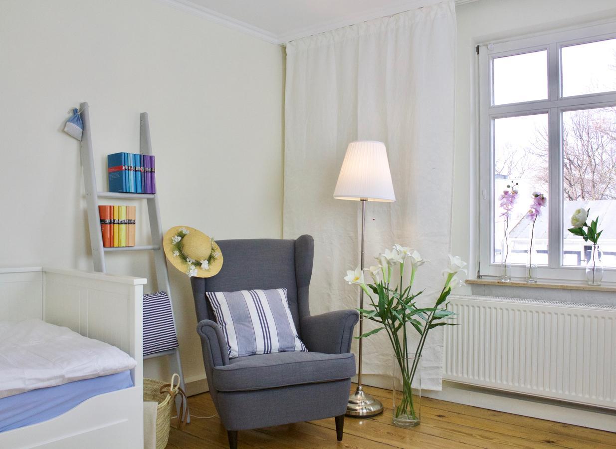 Strandnahe Fewo Mit 3 Schlafzimmern Und Balkon, Villa Vergissmeinnicht 02, Binz Bagian luar foto